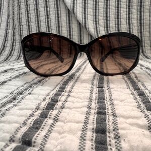 Elegant Black Sunglasses